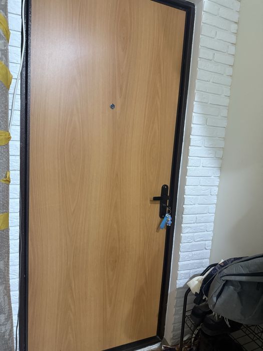 Продам входную дверь