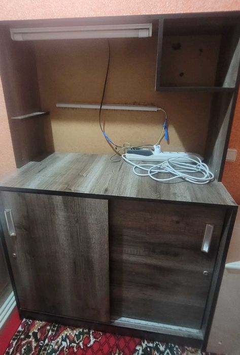 Mebel sotiladi. Telfon ustalari uchun ish stoli. Shkafli