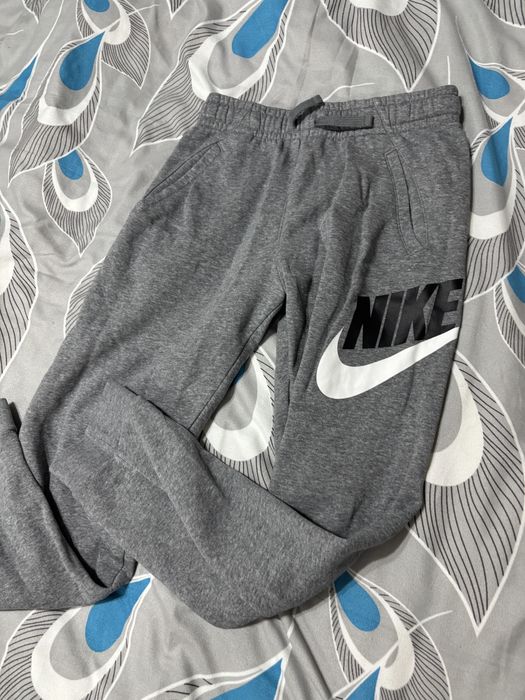 Pantaloni nike gri