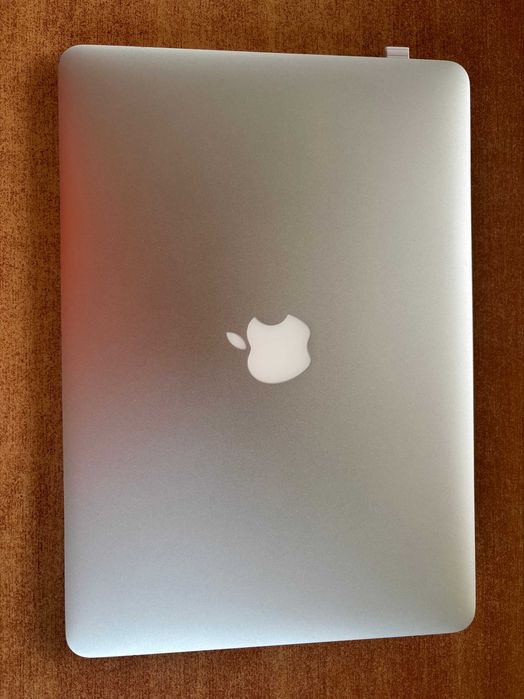 Vând MacBook Air 2017