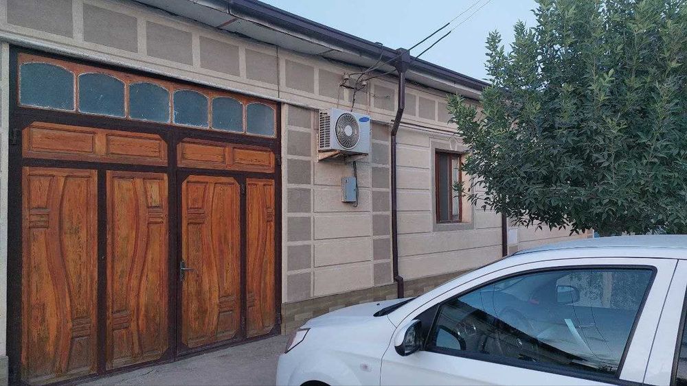 Уй сатылады центрда