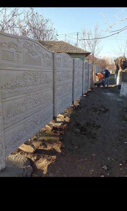 Executam garduri din plăci de beton