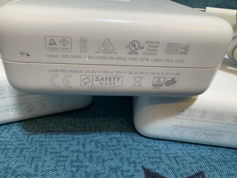 Incarcator Apple USB-C 61W pentru MacBook Pro 13" cu Cablu