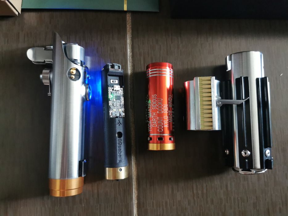 Sabie Star Wars Ep7 Graflex Neopixel cu Proffie 3.9 de la 89Sabers NOU