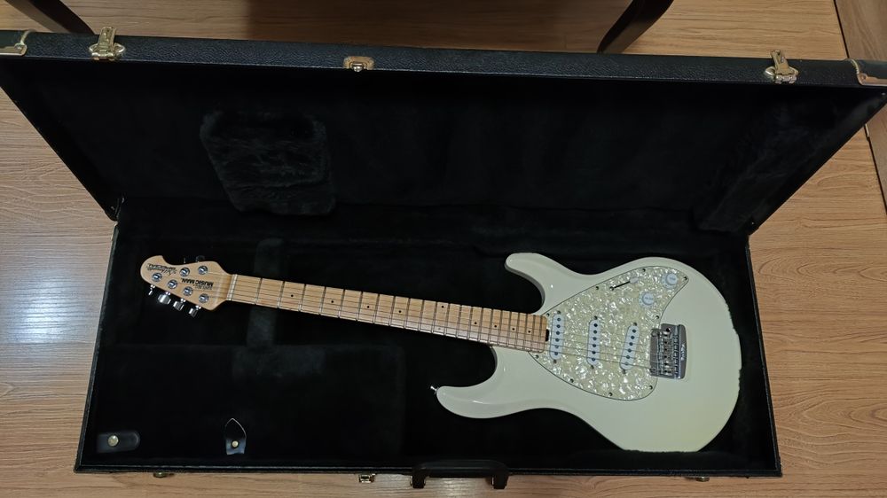 MusicMan Silhouette Special