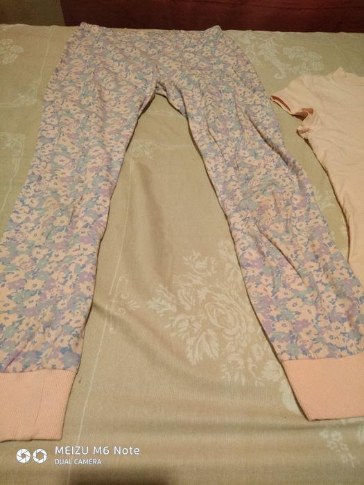 Детская кофточка и штанишки.