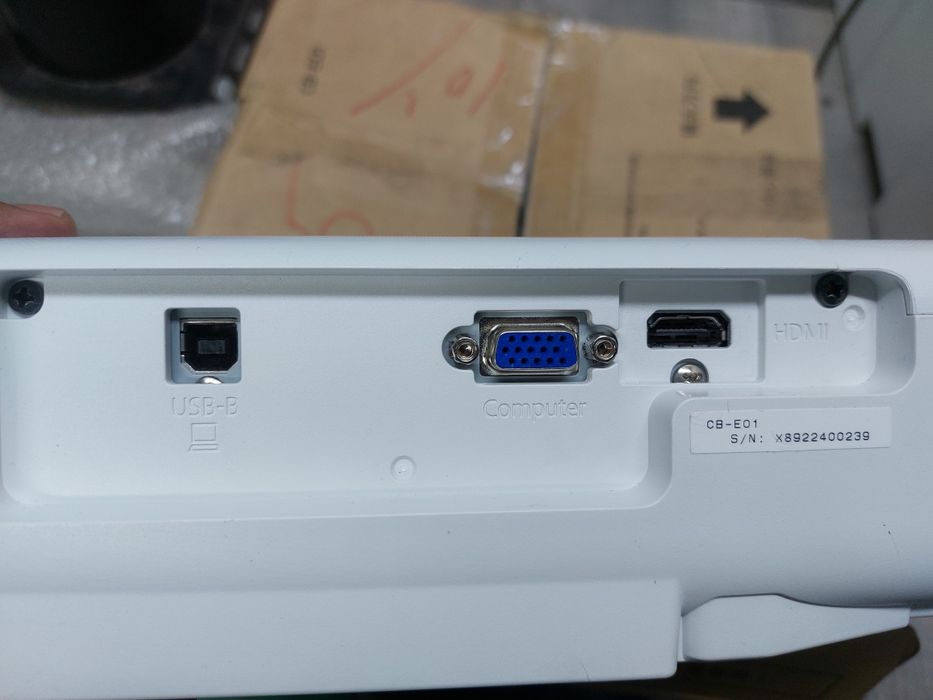 EPSON CB-E01
Проектор HDMI