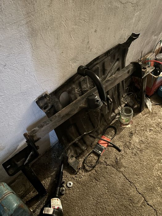 Продам фаркоп для Lada Vesta