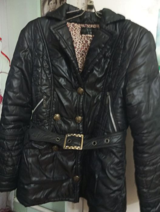Женская куртка черная