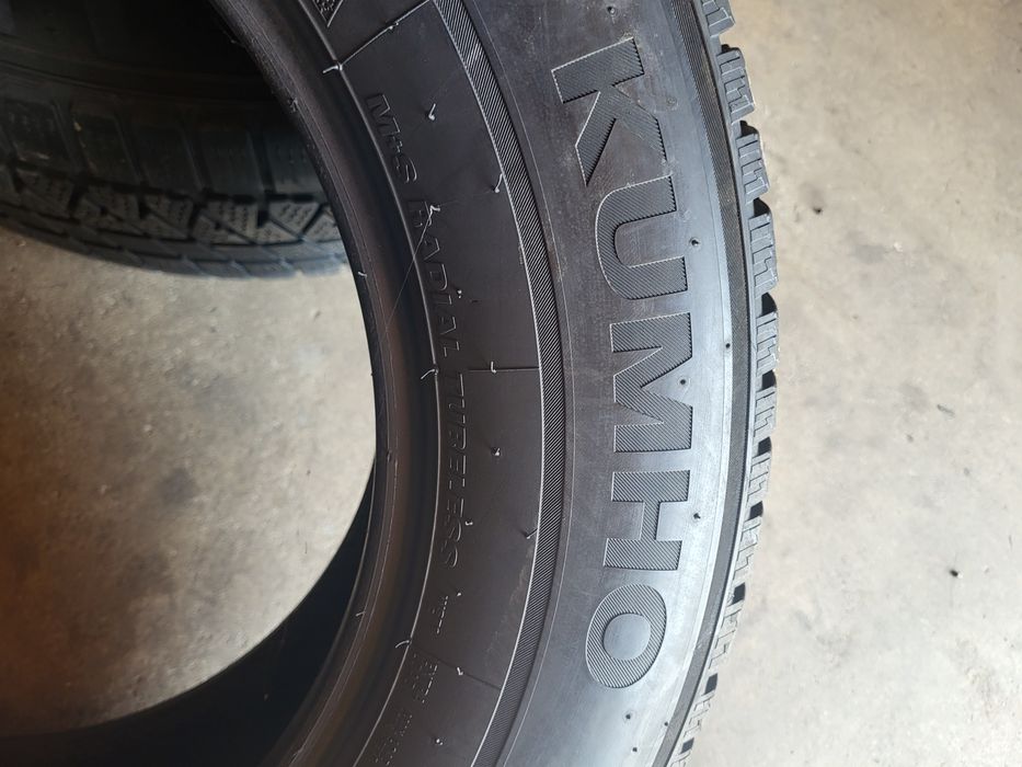 2 anvelope 235 65 R 17 Kumho iarna