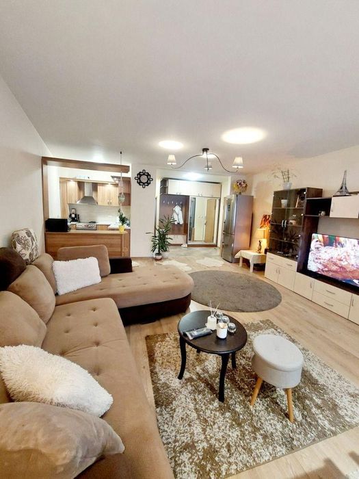 Дава се под наем Тристаен апартамент в София, Витоша - 130 кв.м за 1146.99 € - Снимка #2