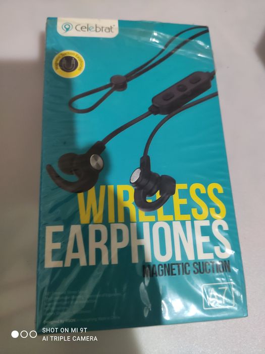 Продам наушники Celebrat