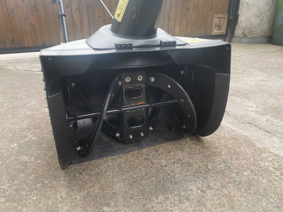 Продавам два роторни снегорина