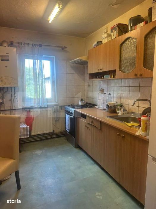 Apartament 4 camere decomandate, 2 bai, 2 balcoane, 80 mp, etaj interm
