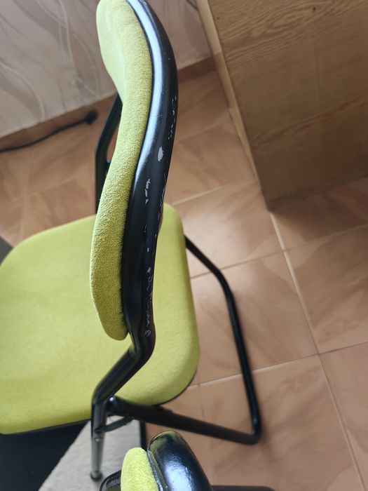 Стъклена разтегателна маса + подарък 4 стола