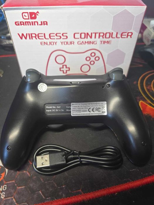 Controller Wireless GAMINJA pentru PlayStation 4/PC – Produs Nou – Dual Shock – USB-C – Design Graffiti