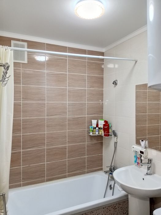 Продам 2 х ком квартиру.