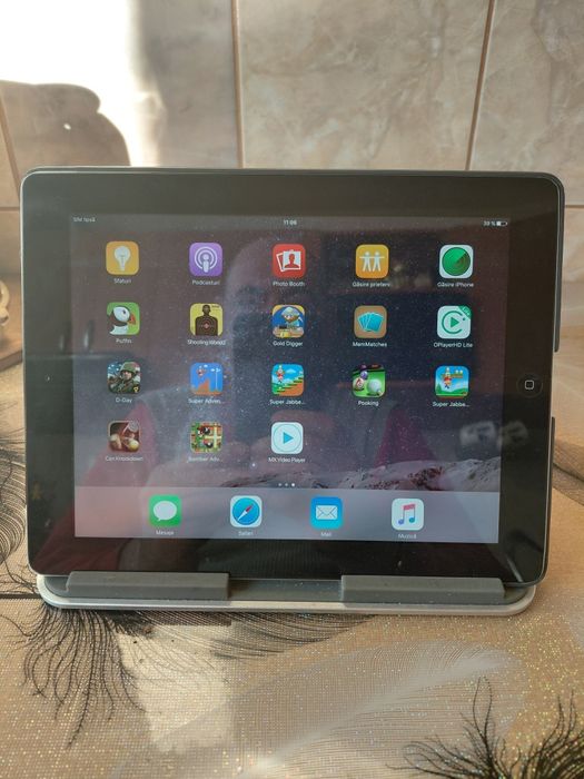 Vind tableta apple generația 4 cu cartela
