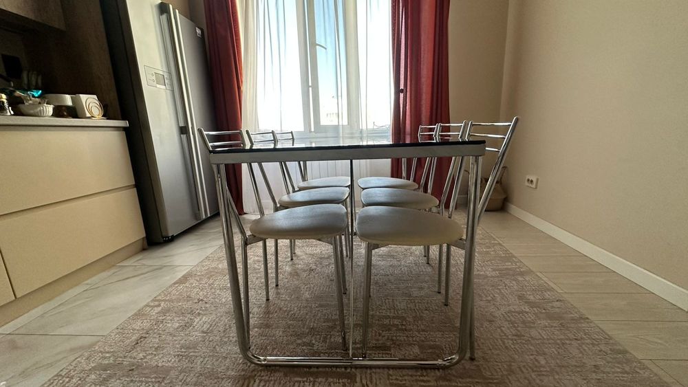 Продам обеденный стол и 6 стульев