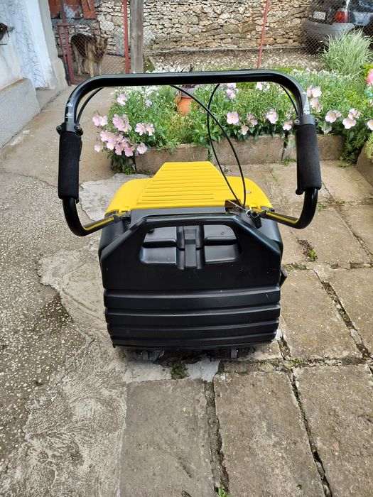 Моторна метла Karcher