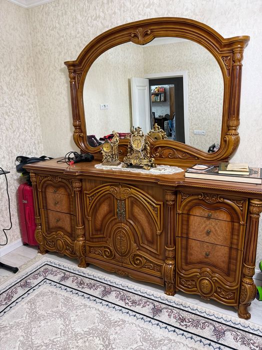 Xitoy mebeli komod, gorka, 12 ta stul va stol