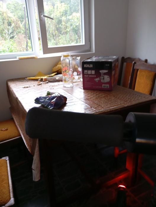 Вдига 20.Издържа 7км.Върви перфектно.Има малко драскотини