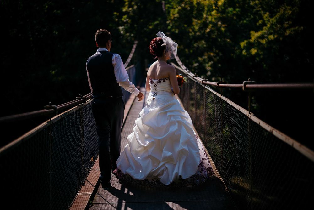 А - линия уникална сватбена рокля с бродерия бордо