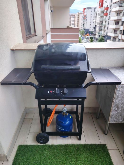 Grătar pe gaz plus butelie .