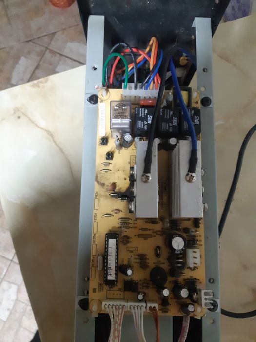 Aparat de calcat cu aburi si UPS -uri APC 500 si Braun Group