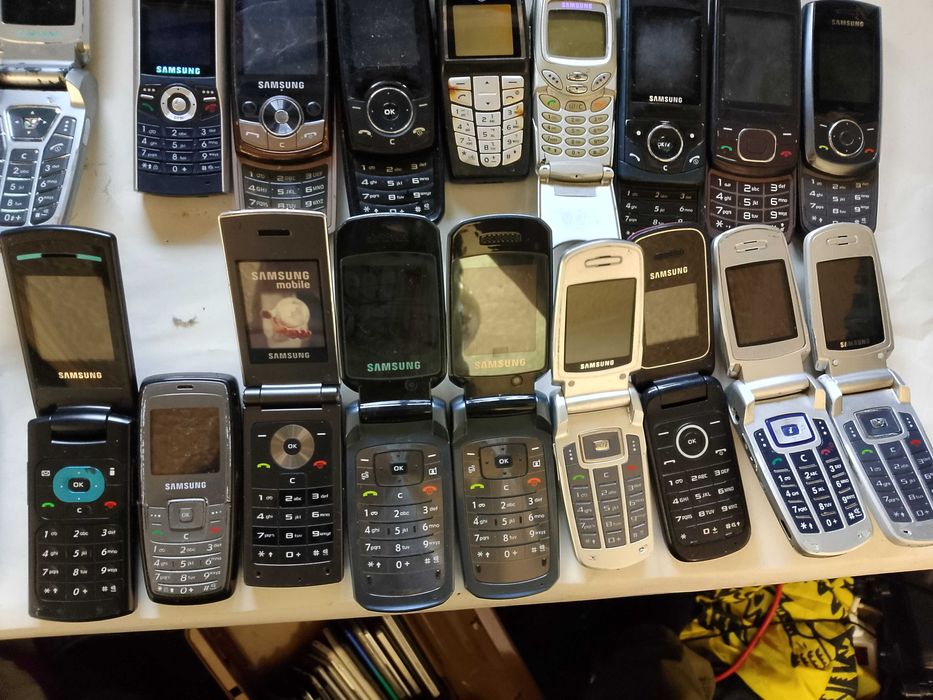 Телефони.        .