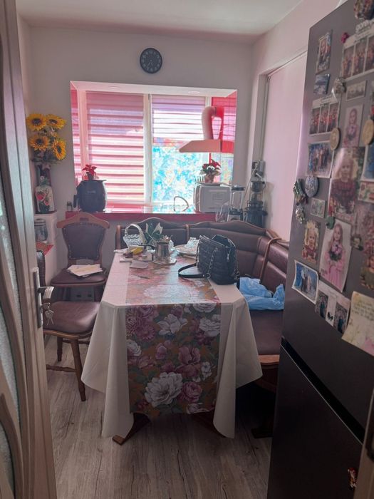 Vând apartament decomandat Valea roșie  etaj 10