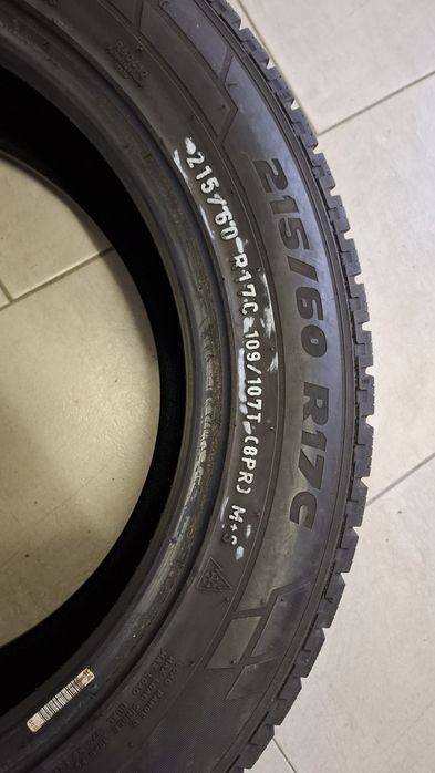 Зимна бусова гума Continental 215 60 17С