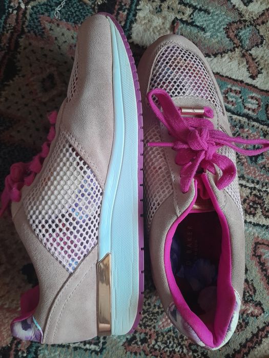 Кроссовки женские