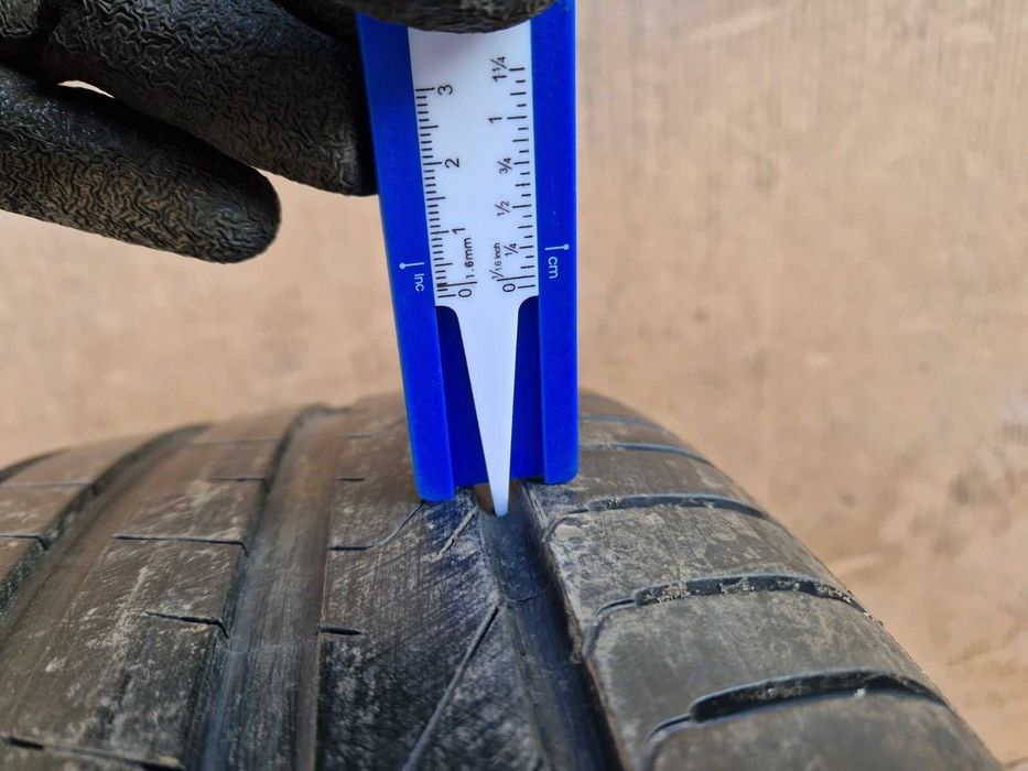 2 Pirelli R19 255/45 Летни гуми  DOT0521