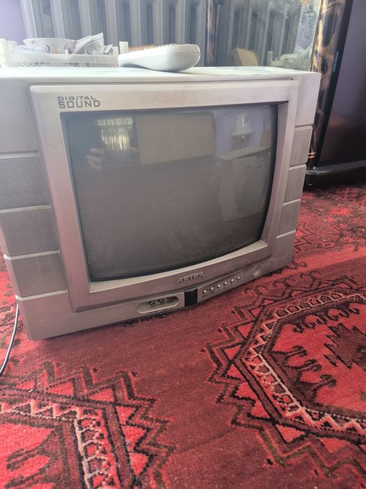 Televizor sotiladi
