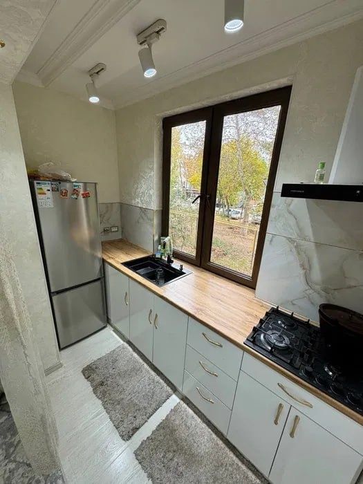 Chilonzor 10 kvartl novza metroga 500 metr 2 xona