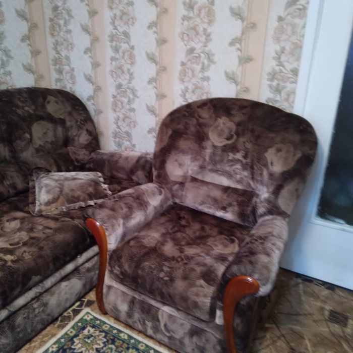 Отдам даром диван и кресло
