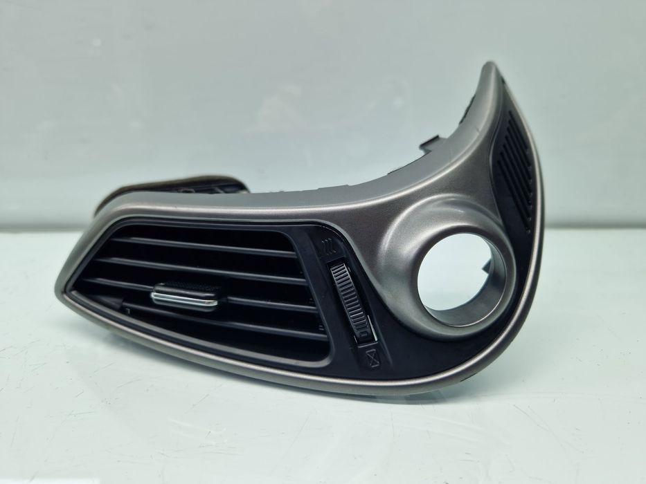 Grila aerisire centrala dreapta Hyundai ix35 (LM) [Fabr 2010-2017] 974