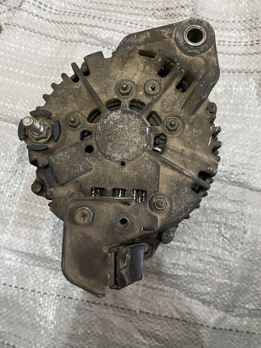 Продам генератор на Ниссан двигатель vg33 100А