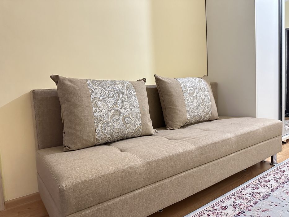 Диван 2 метра с подушками, ящиками