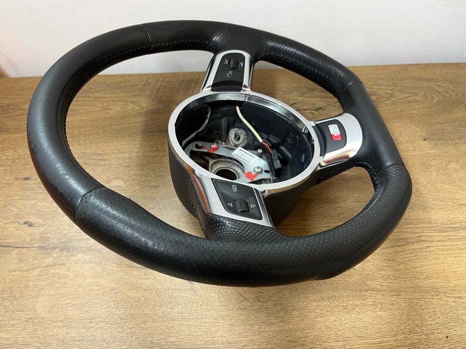 Оригинален скосен Мулти волан с перфорирана кожа Audi A3 A4 TT