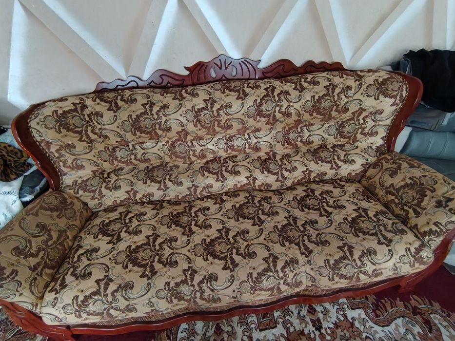 Mehmonxona uchun Divan