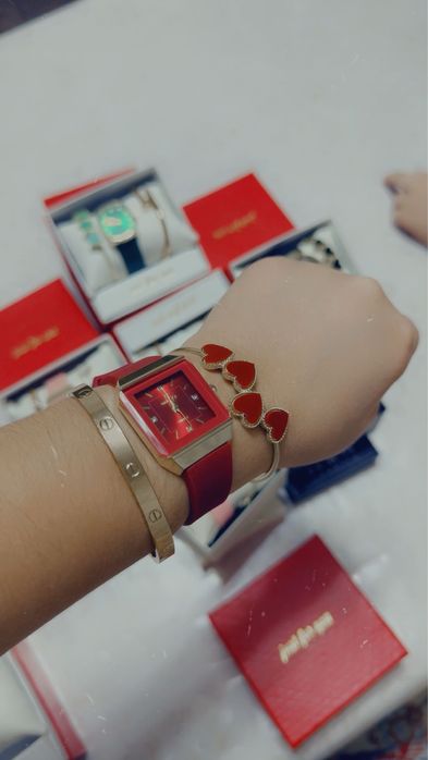 Komplekt va adelni soatlar