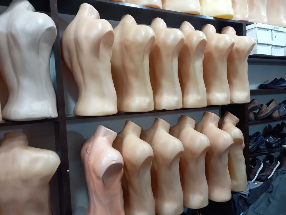 Manekenlar  sotiladi