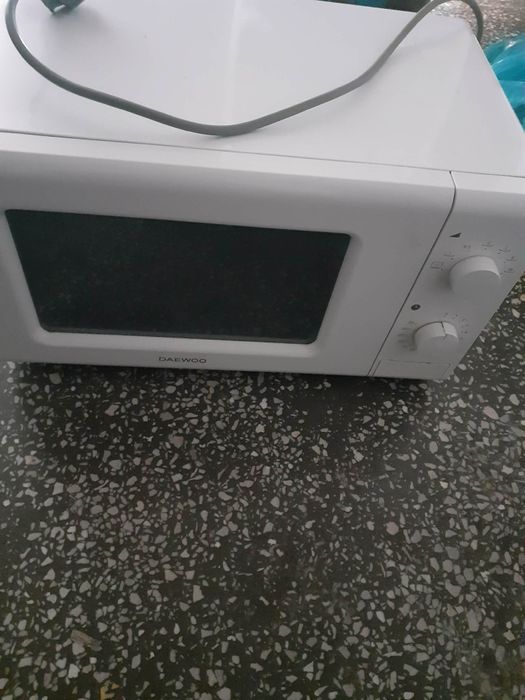 Vand cuptor cu micruounde