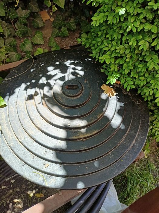 Трапезна маса/ диаметър 120см