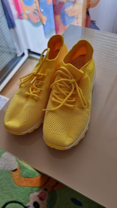 Продавам нови маратонки