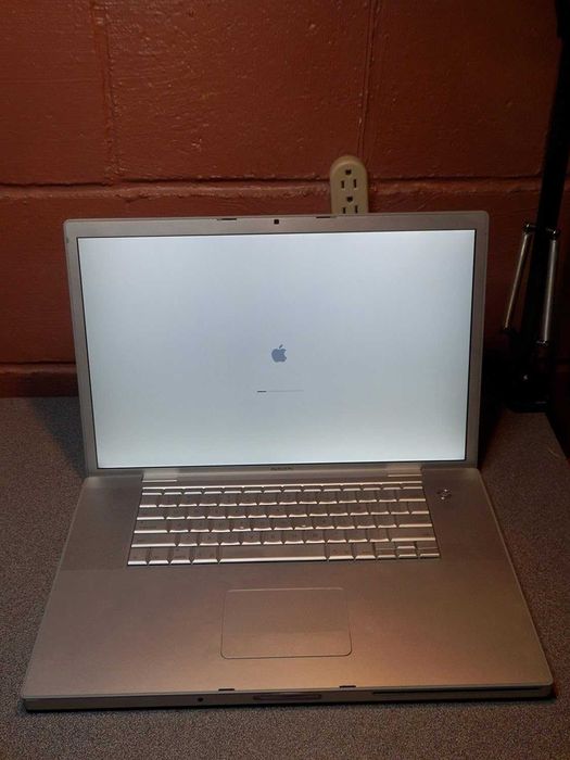 Laptop core2duo Apple Macbook Pro A1261 17 inch - functional