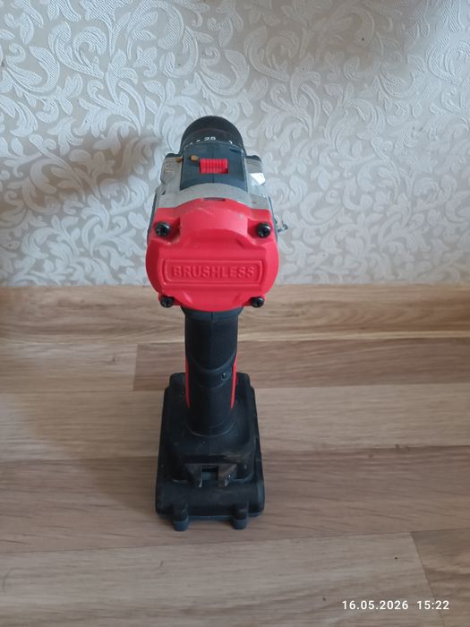 Продается шуруповёрт 5000