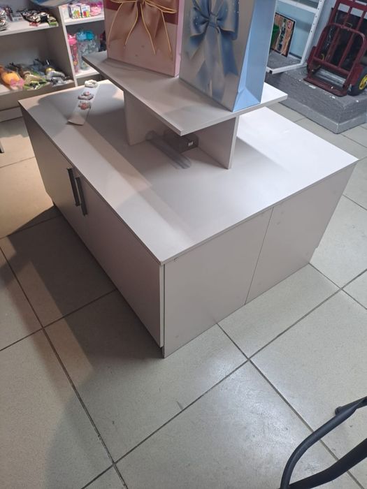 Продается островок  для магазина.